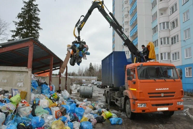 Вывоз бытового мусора в Соли-Илецке с погрузкой в октябре