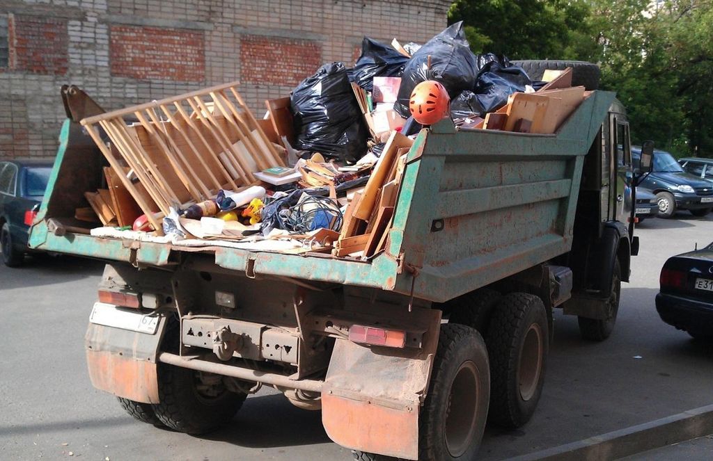 Вывоз мусора из магазина в Соли-Илецке от ПроМусор: услуги, цена от 1823 руб., утилизация отходов