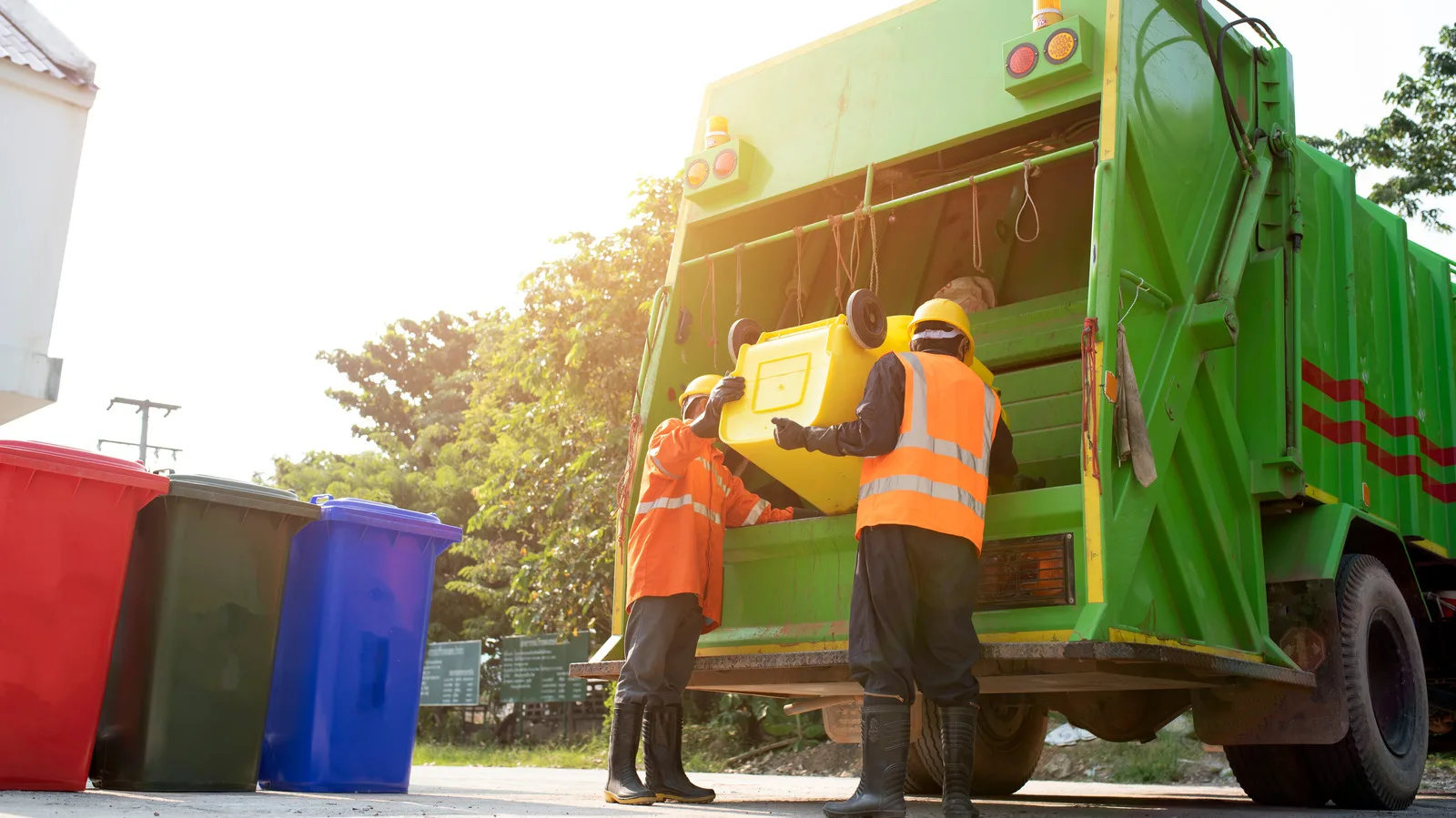 Вывоз производственного мусора с предприятия и завода в Соли-Илецке от ПроМусор — цена от 2396 руб