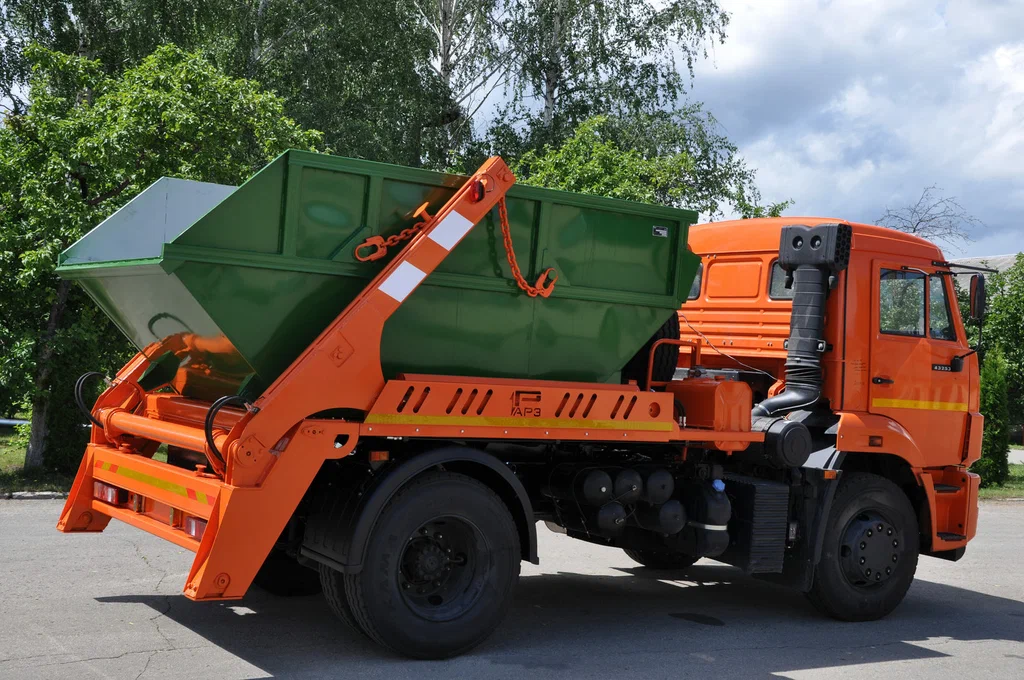 Заказ бункеровоза для вывоза мусора и отходов в Соли-Илецке в октябре