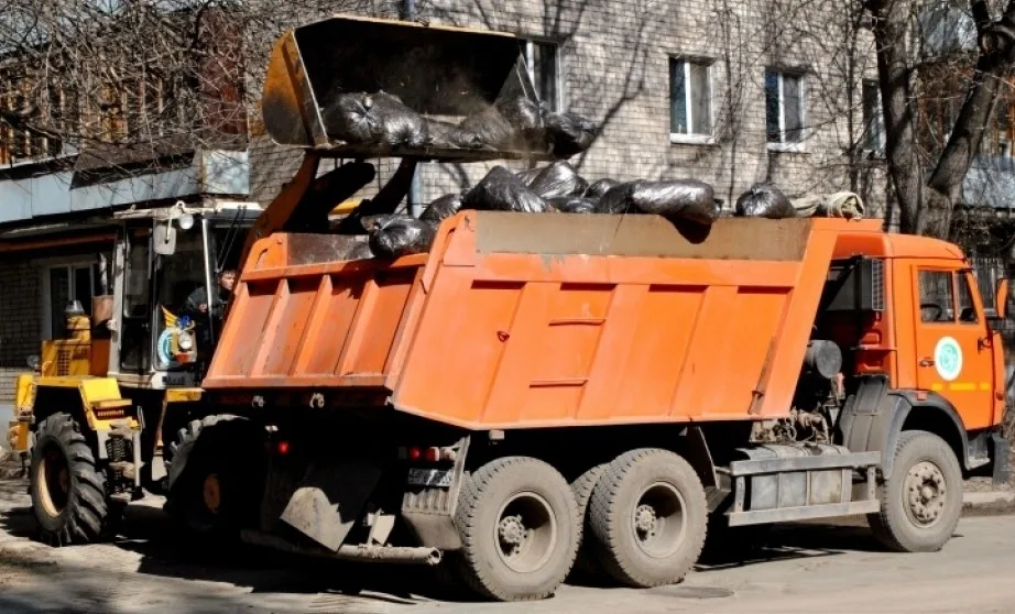 Вывоз мусора грузовым фургоном 5 тонн в Соли-Илецке – ПроМусор, аренда, цена от 1615 руб