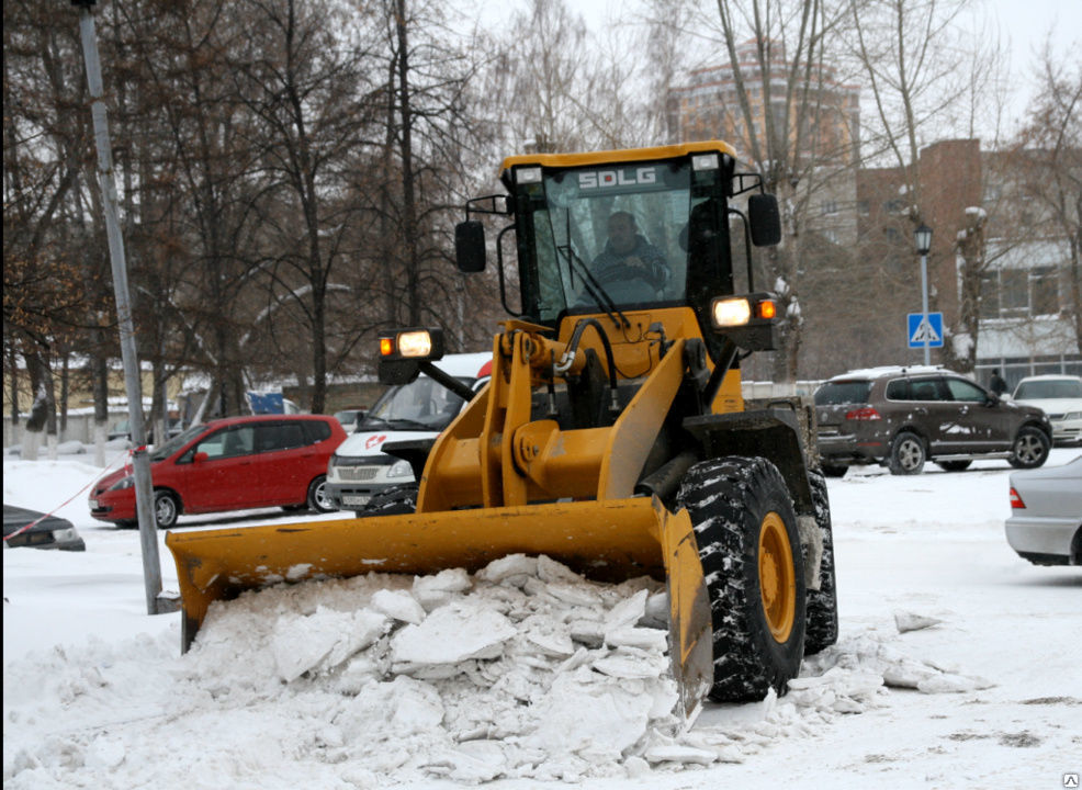Аренда трактора для уборки снега в Соли-Илецке от ПроМусор – цена от 1042 руб., быстро и недорого