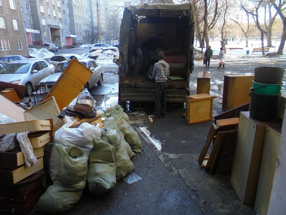 Вывоз мусора из подвала с утилизацией в Соли-Илецке в октябре