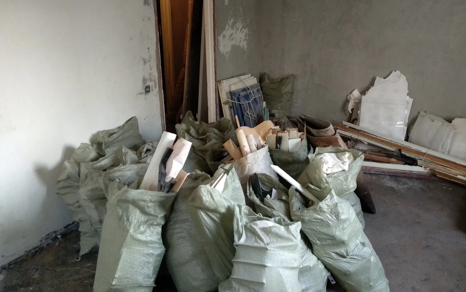 Уборка строительного мусора с вывозом и утилизацией в Соли-Илецке в октябре